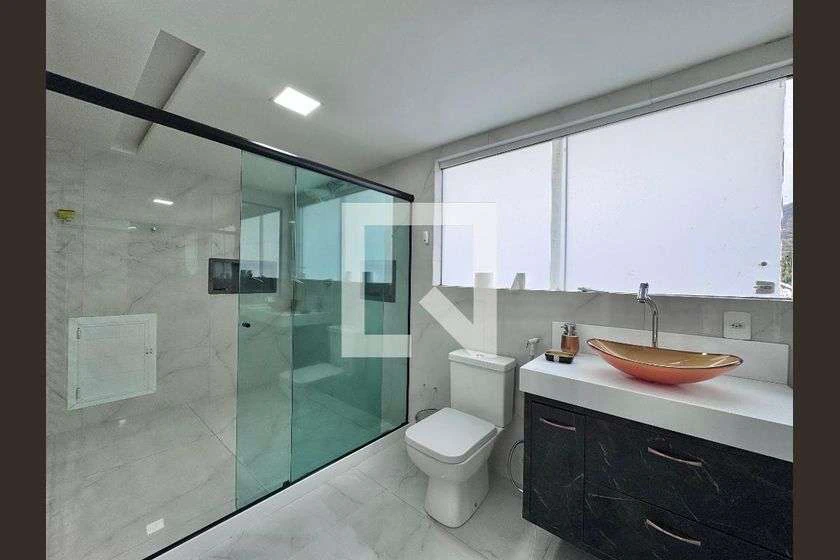 House with 5 bedrooms and a private garden — photo 26