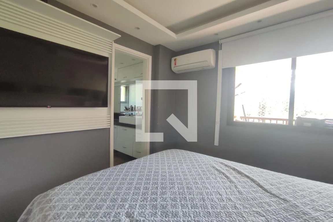 Apartamento de 89 m² com janelas do piso ao teto e closet — photo 35