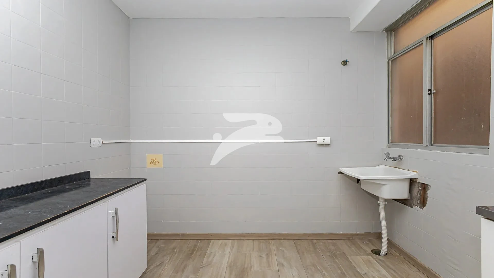 Apartamento de 2 quartos com cozinha separada e 77 m²