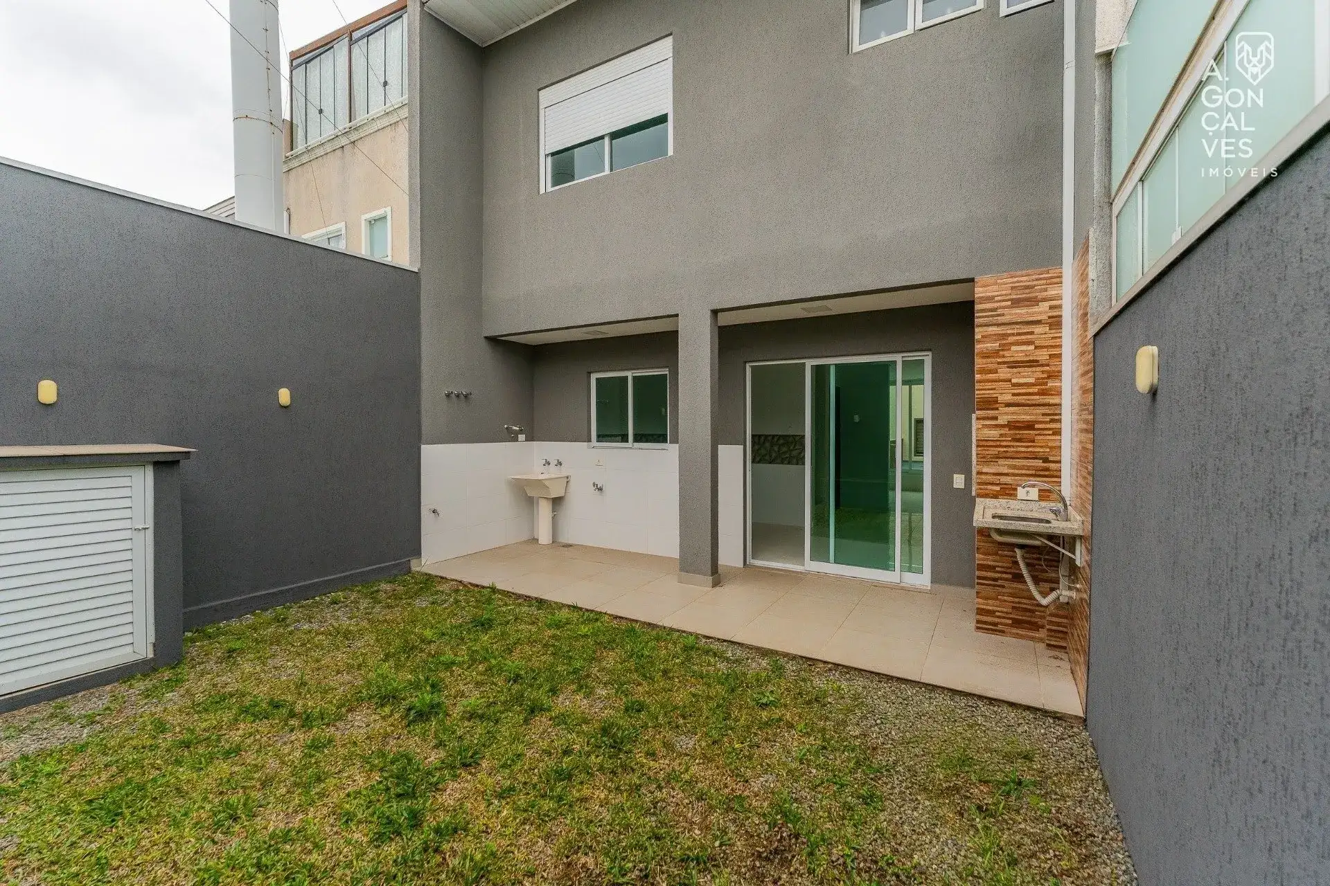 House with 3 bedrooms and an open-plan kitchen — photo 30