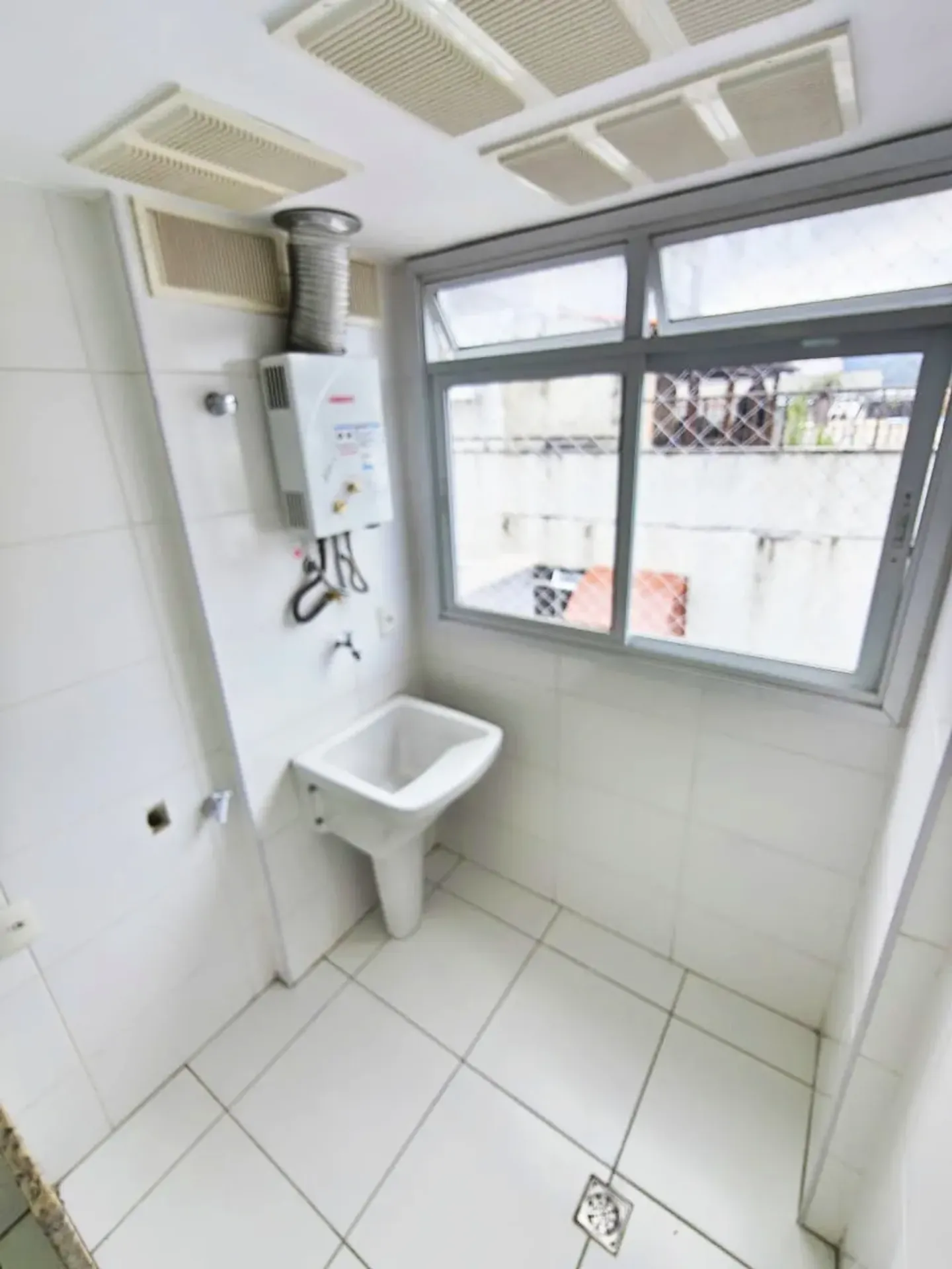 2-bedroom apartment with balcony, closed kitchen — photo 9