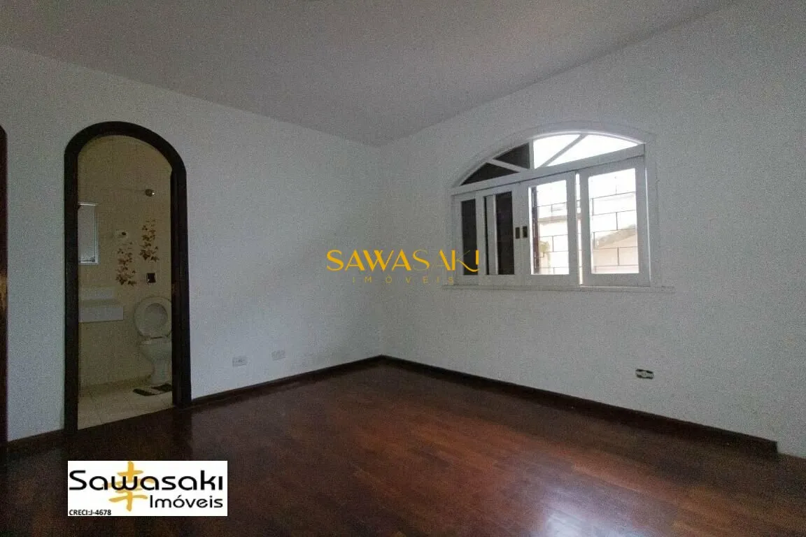 House with 8 bedrooms, 4 en-suites and private garden — photo 22