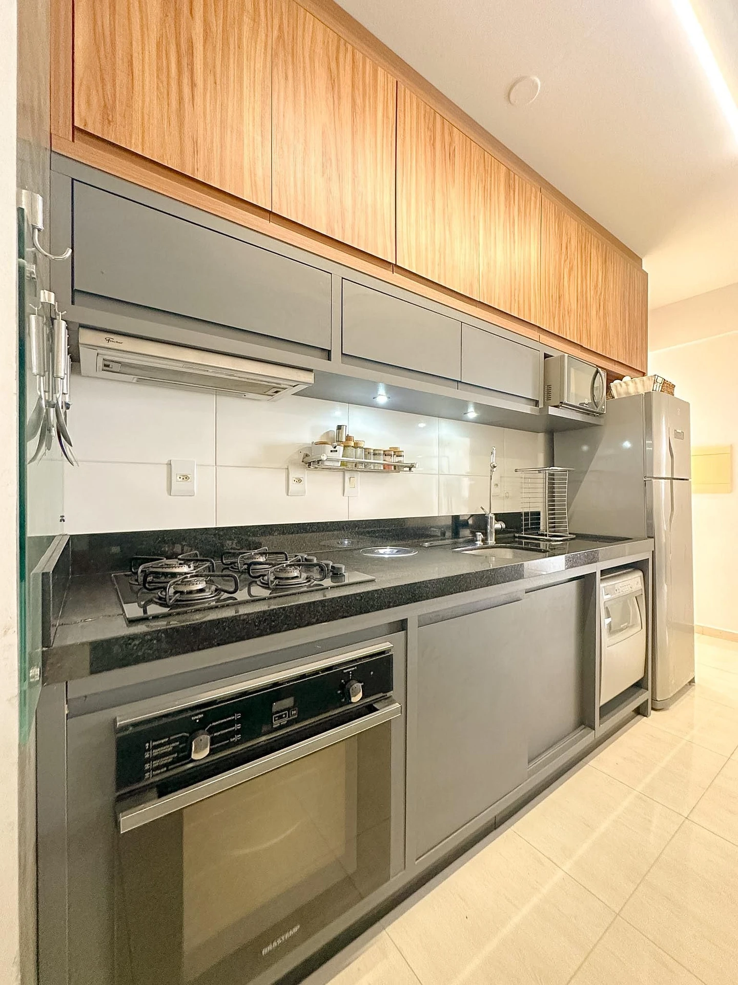 Furnished apartment, 92 m², with a grill on the balcony — photo 20