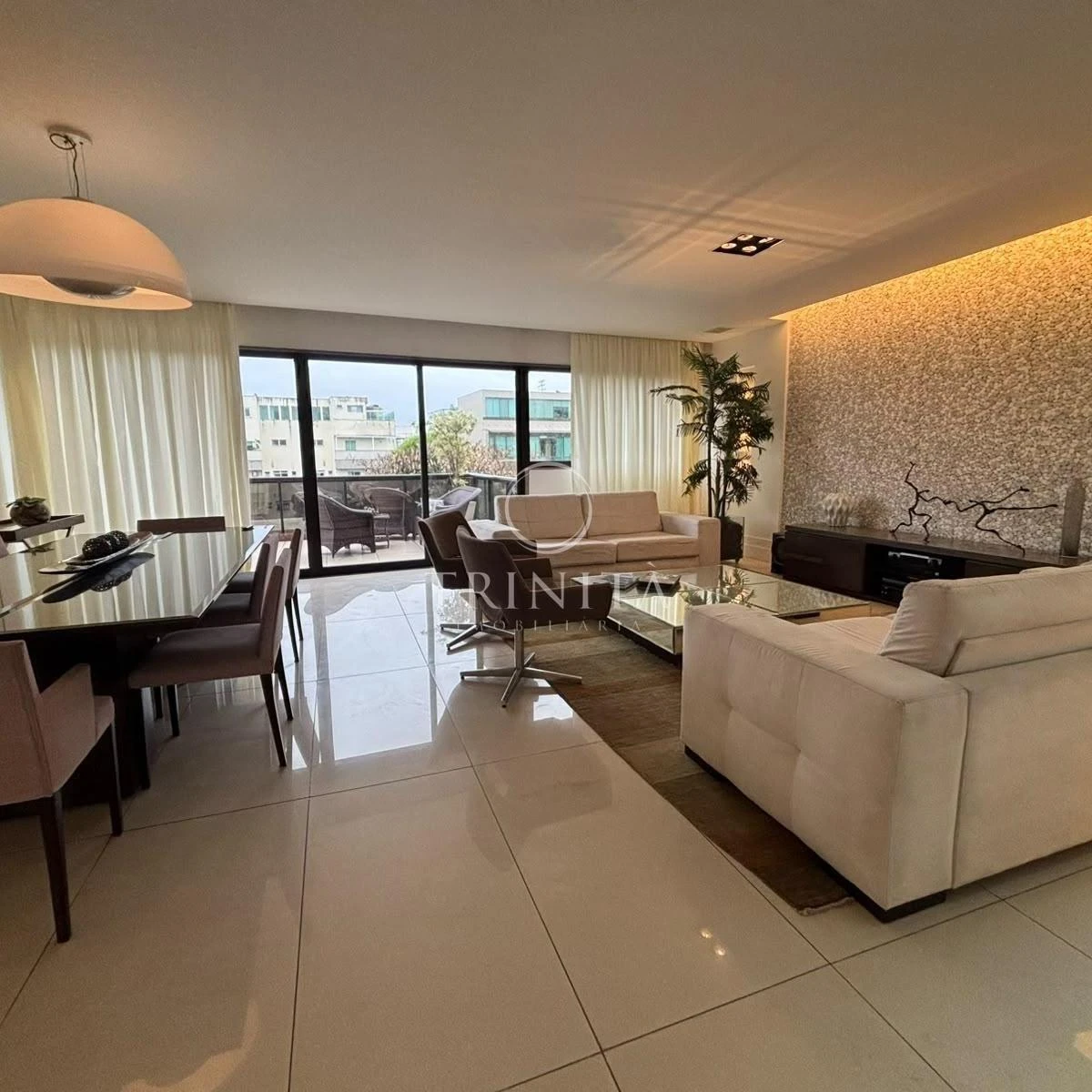 Furnished apartment with 4 en-suite bedrooms and balcony — photo 24