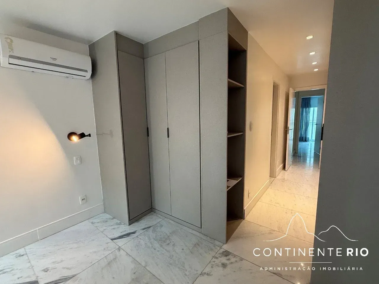 3-bedroom apartment with 4 bathrooms and a glass balcony — photo 10