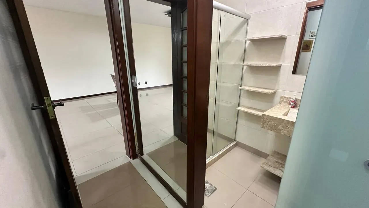 4-bedroom apartment with glassed-in balcony — photo 30