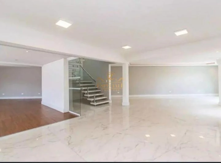 674 m² unfurnished house with 3 ensuite bedrooms and balcony