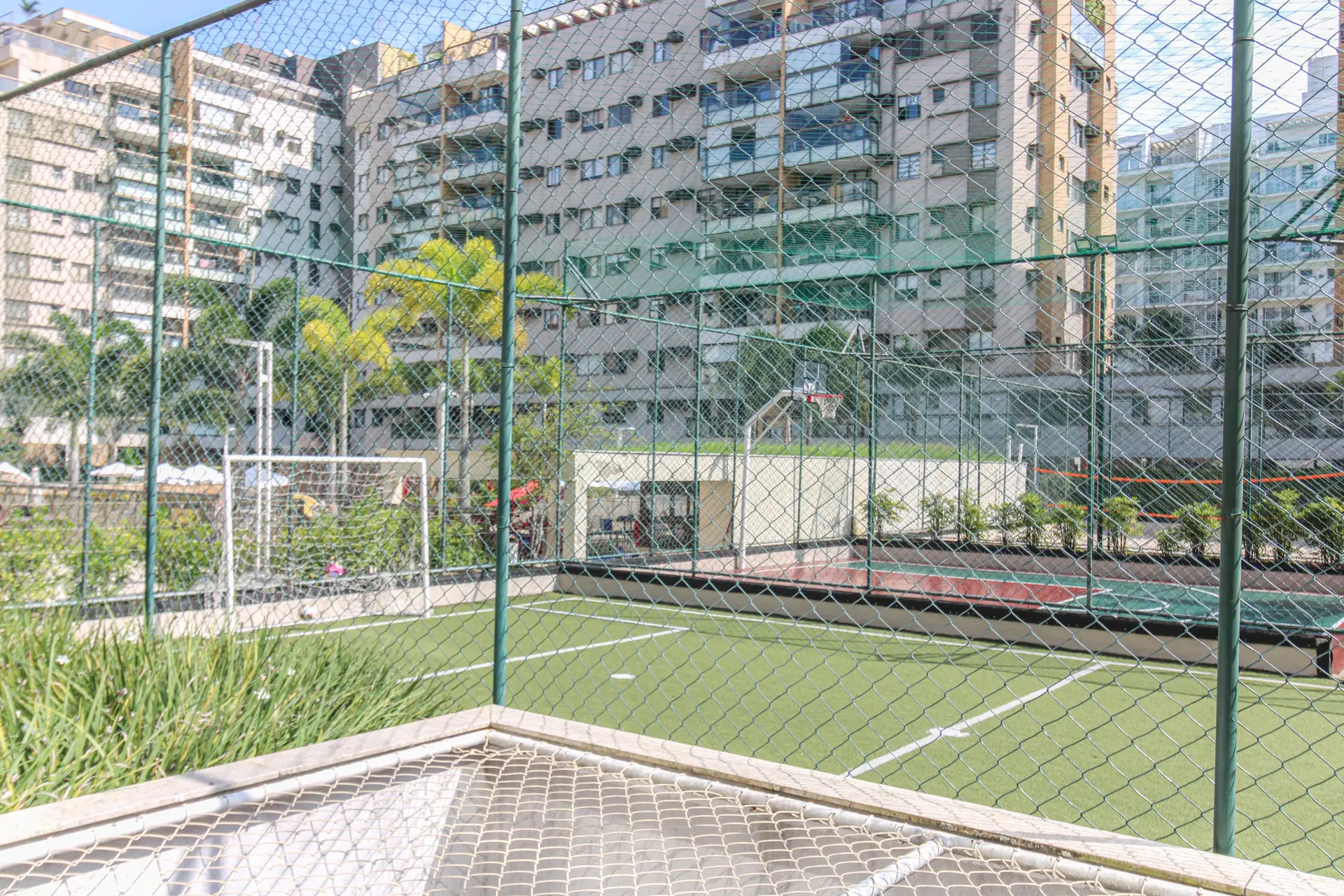 4-bedroom apartment with a glass-enclosed balcony — photo 38