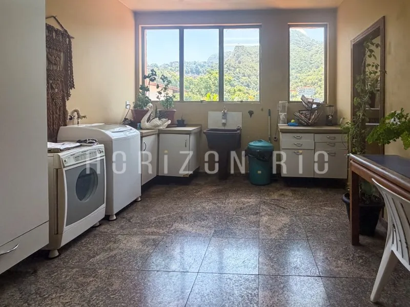 Furnished house, 800 m², with a bathtub — photo 67
