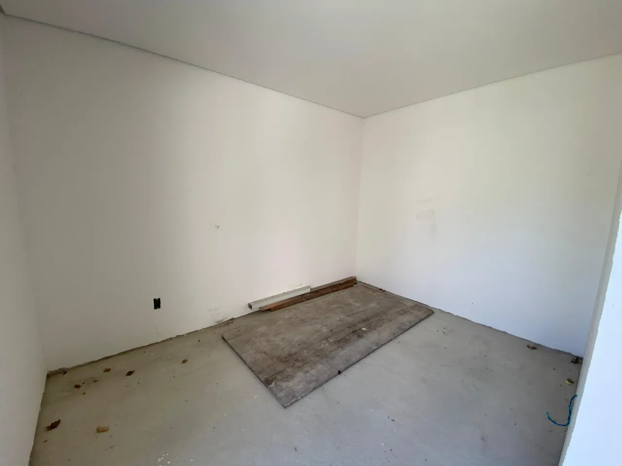 Casa com 3 quartos e 4 banheiros para locação, precisa de reforma — photo 14