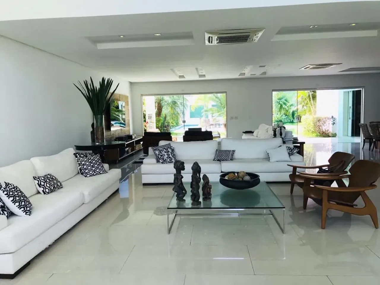 House with 5 bedrooms 5 bathrooms and 4 parking spaces — photo 3