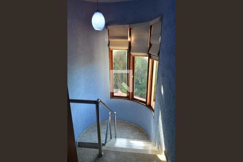 Furnished house with 4 bedrooms and 600 m² — photo 20