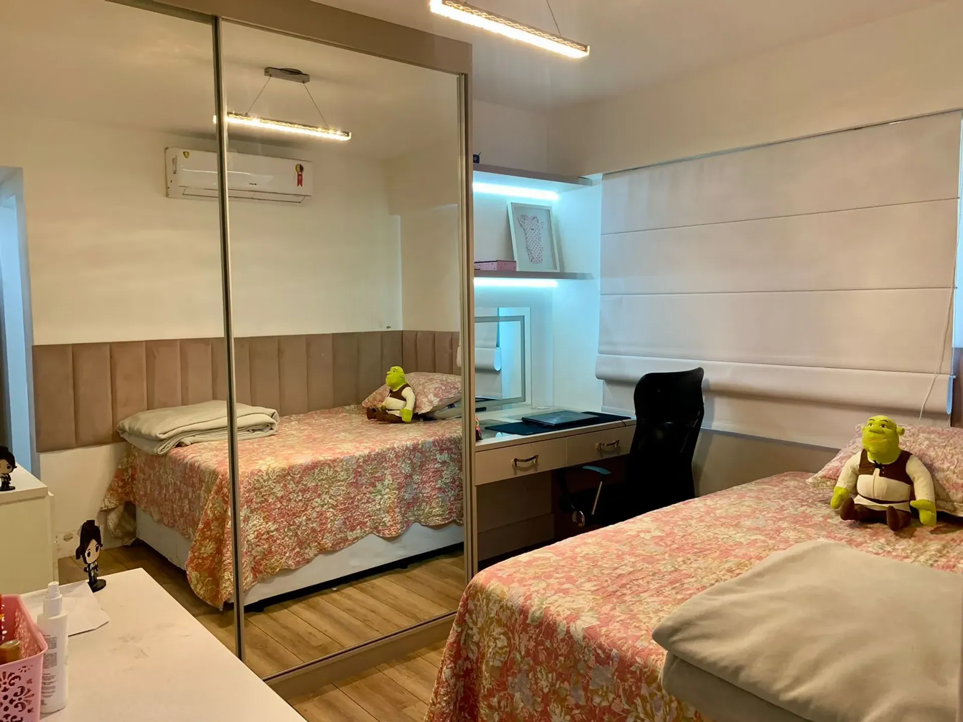 Furnished 4-bedroom apartment with open-plan kitchen — photo 24