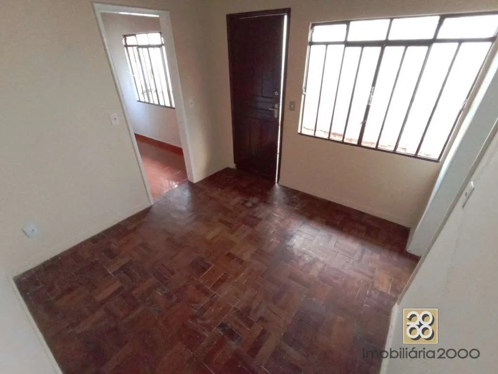 One-bedroom house with wood or laminate floors in Curitiba — photo 3