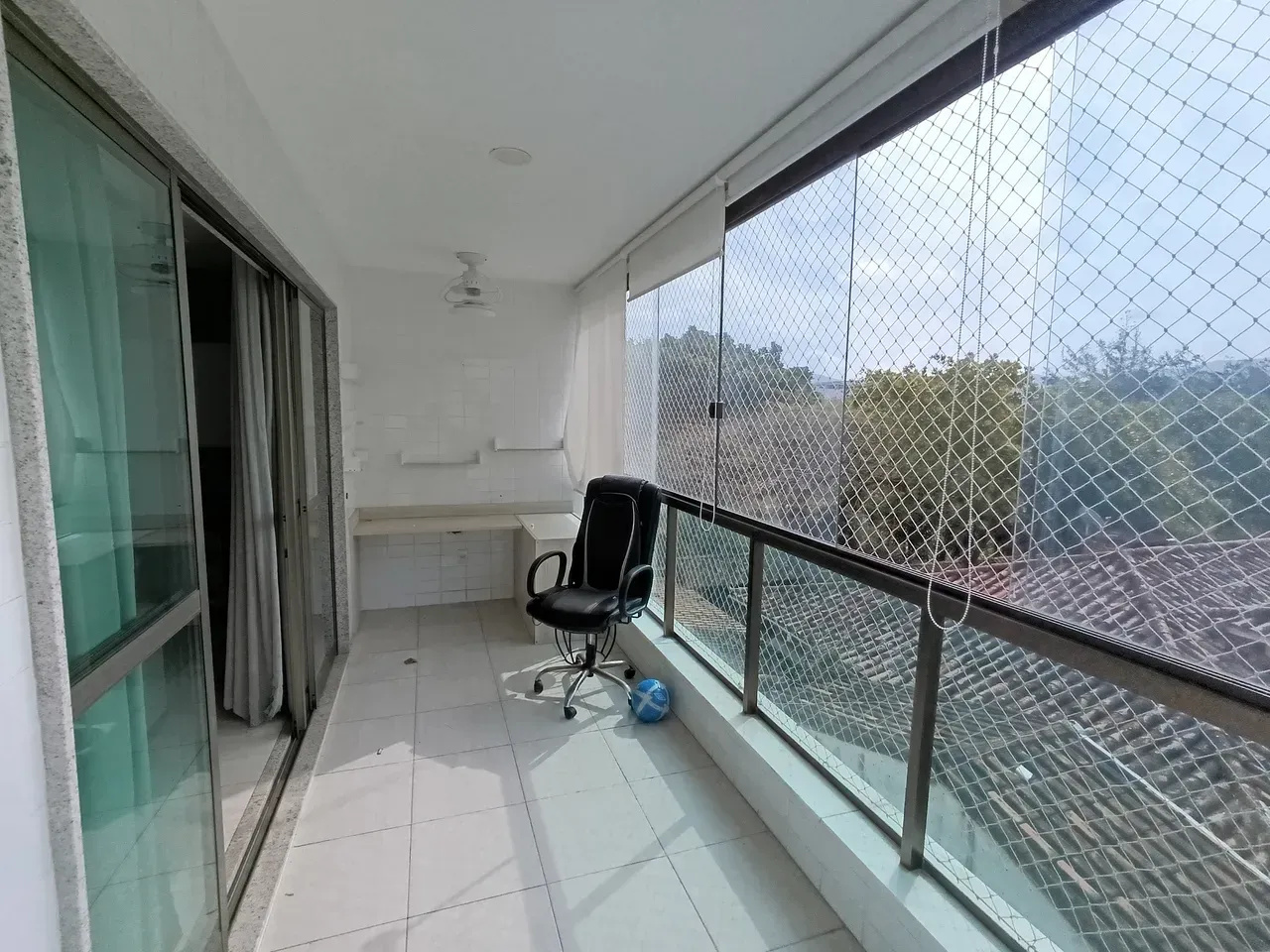 Apartamento com cozinha fechada e 4 banheiros — photo 3