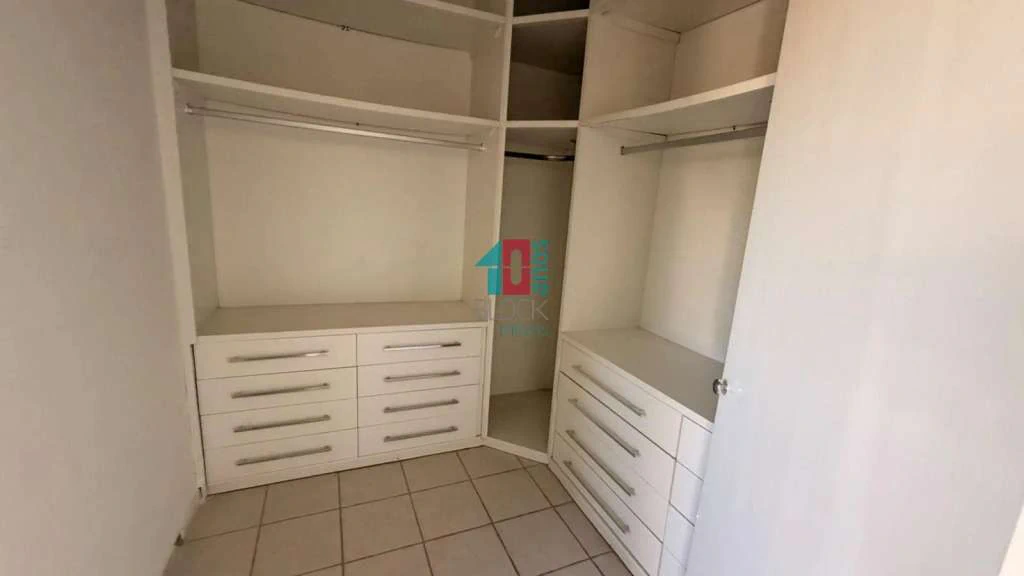 Будинок на 5 кімнат, 2 окремі ванні, 4 санвузли, 320 м² — photo 24
