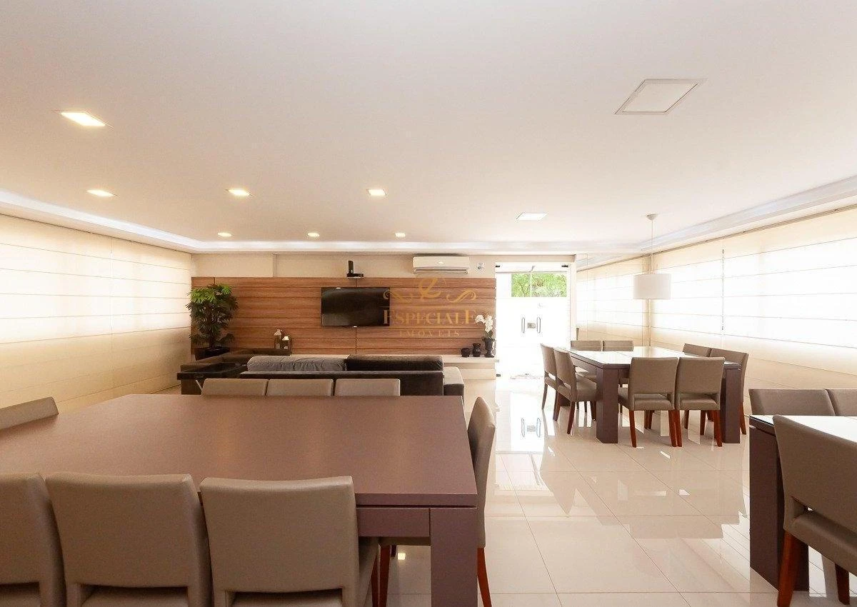3-bedroom apartment with a bathtub — photo 11