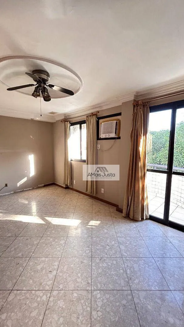 4-bedroom apartment in a building with a pool — photo 6