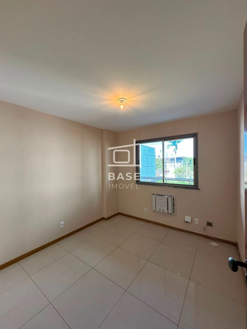 3-bedroom apartment with a suite and 1 parking spot — photo 4