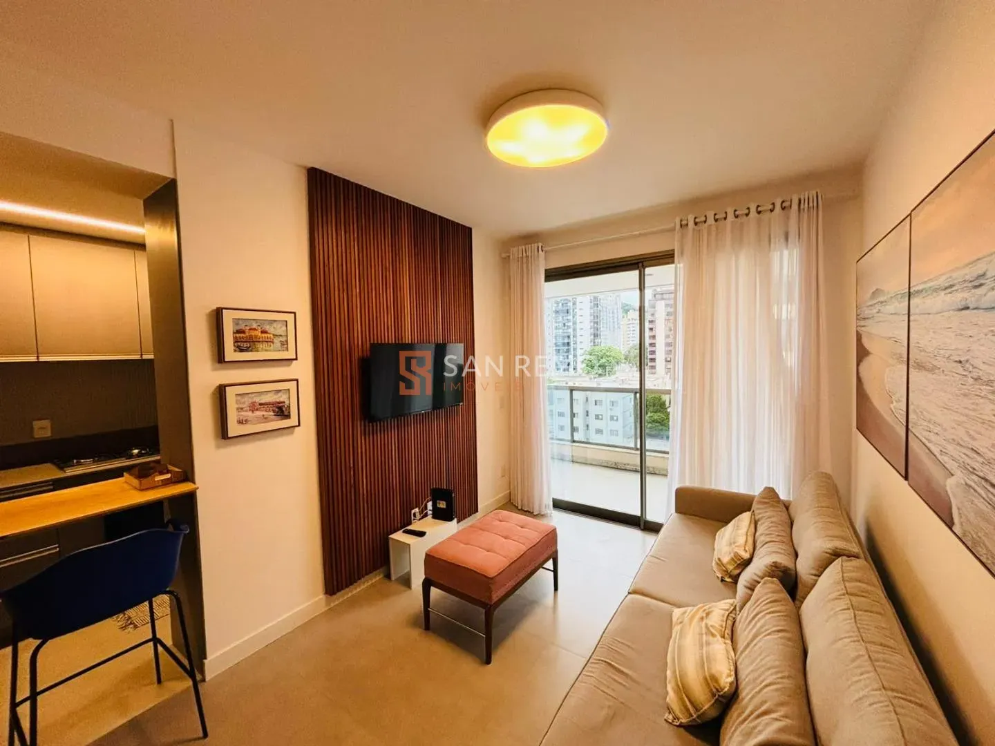 Furnished apartment, 100 m², with floor-to-ceiling windows