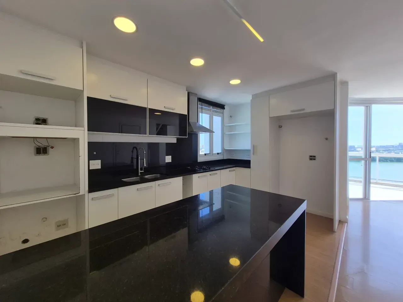 Duplex with 225 m², 3 bedrooms, and open-plan kitchen — photo 6
