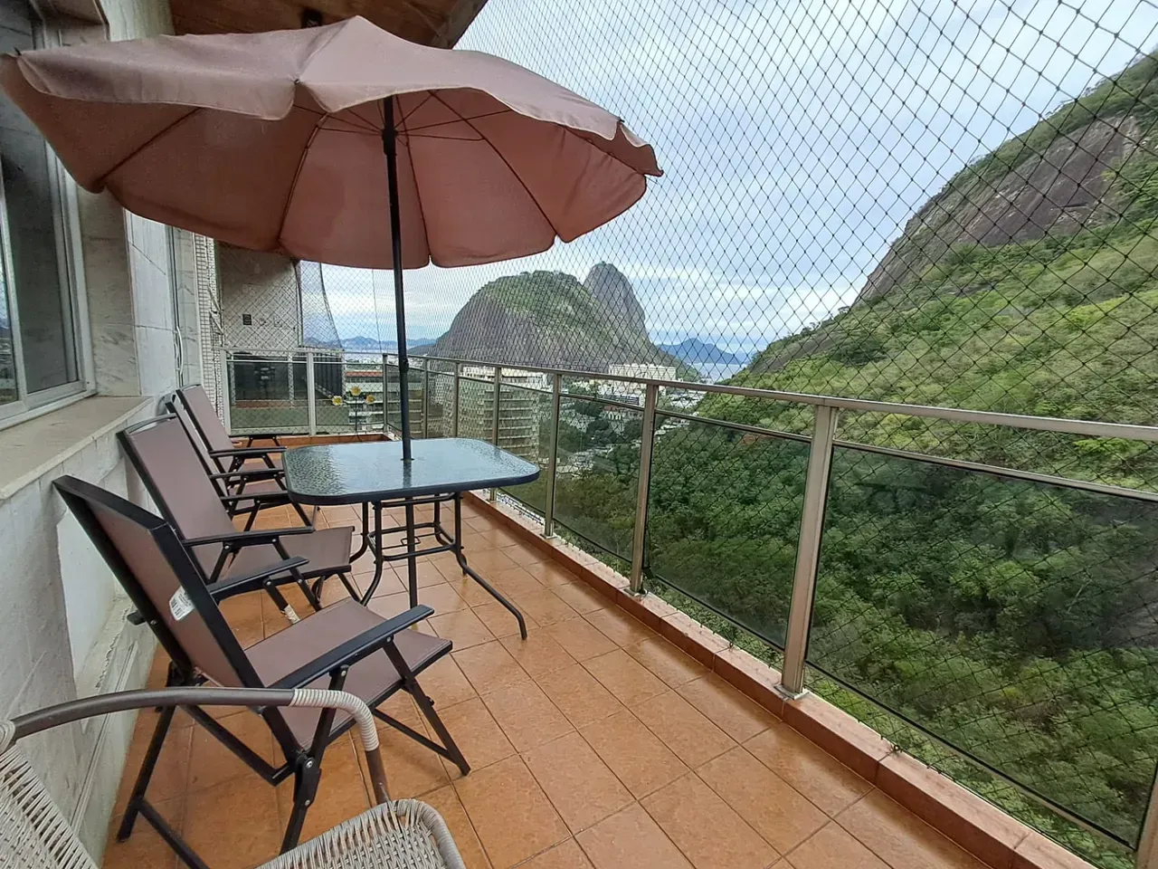 Apartamento mobiliado de 102 m² com jardim privativo