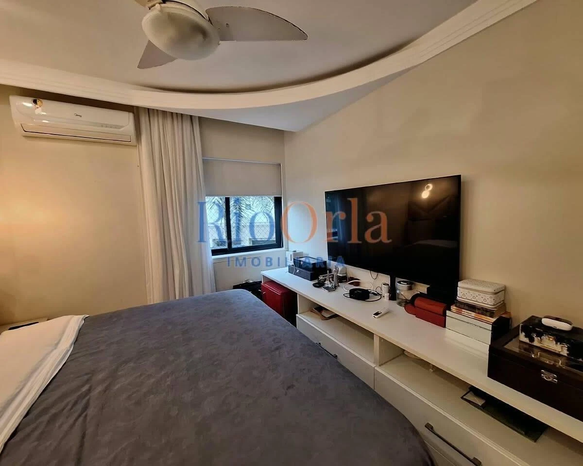 Floor-to-ceiling windows in a 4-bedroom apartment, 156 m² — photo 6