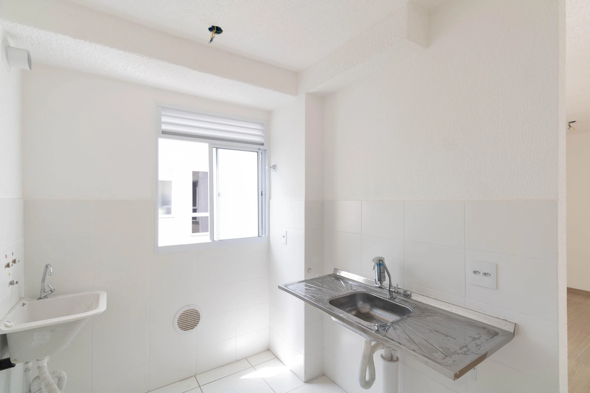 2-bedroom apartment in a building with a gym — photo 44