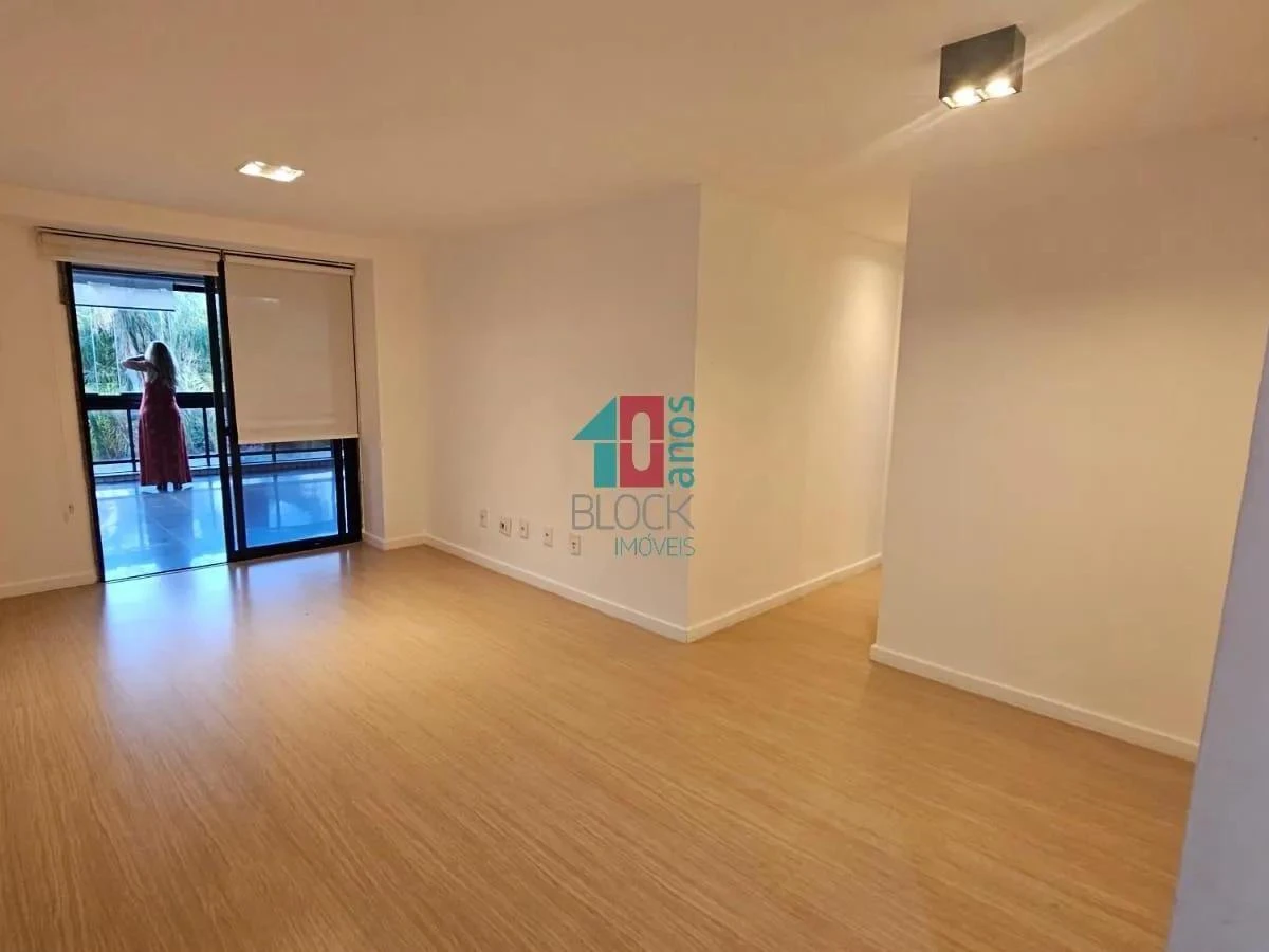 101 m² apartment with 3 bedrooms and a glass balcony — photo 4