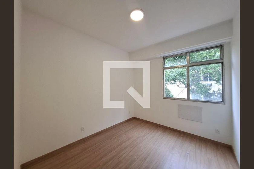 Wood or laminate floors in a 2-bedroom apartment, 68 m² — photo 7
