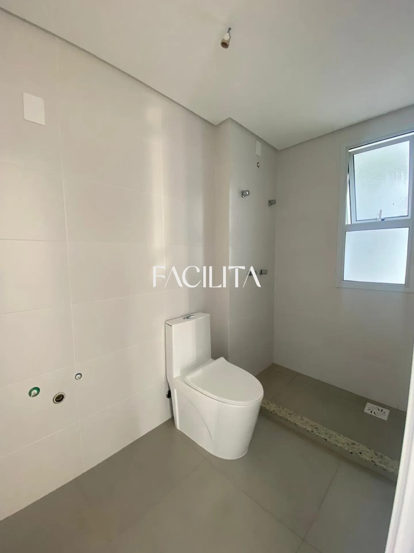 3 en-suite bedroom apartment, 163 m² and balcony — photo 28