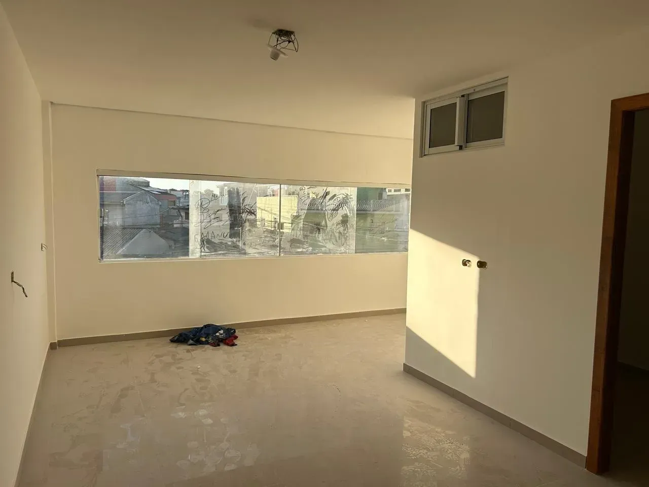 Apartment with 2 bedrooms and ceramic tile floors — photo 3