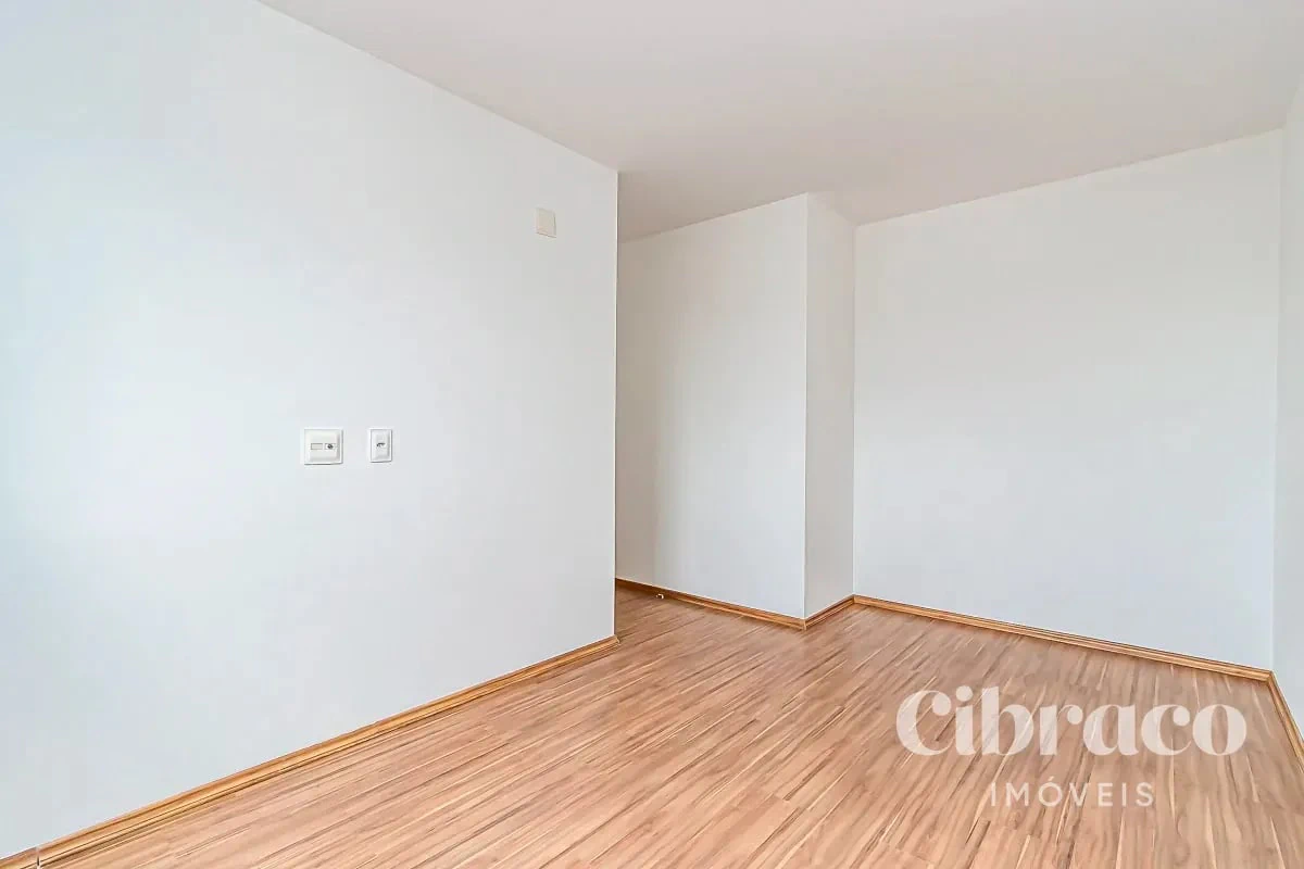 Glass-enclosed balcony in a 2-bedroom apartment, 69 m² — photo 24