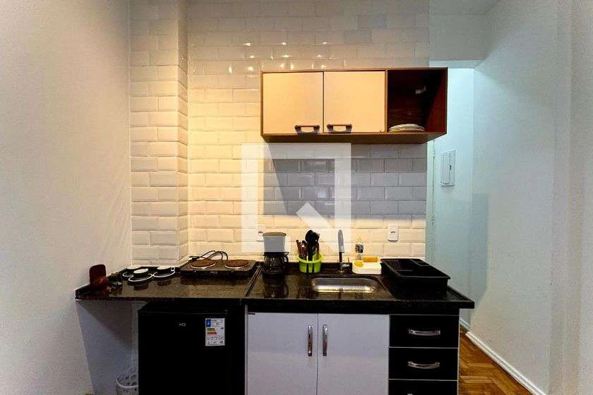 Furnished 24 m² studio with 1 bedroom and 1 bathroom — photo 4