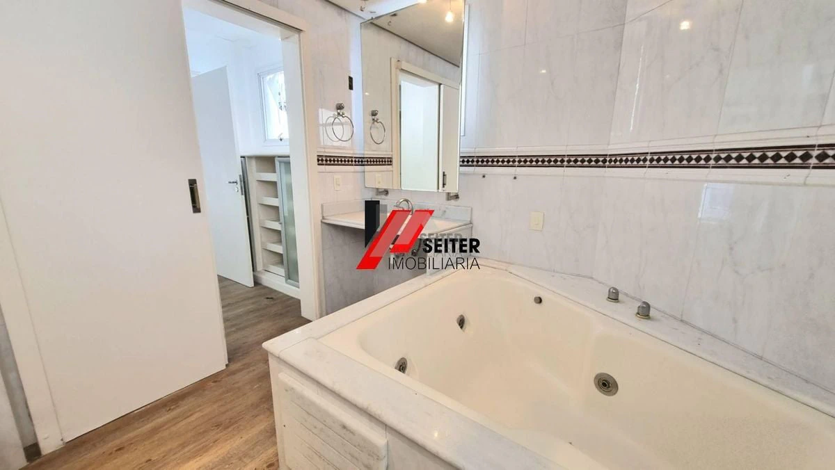 255 m² apartment with a private pool and a bathtub — photo 21