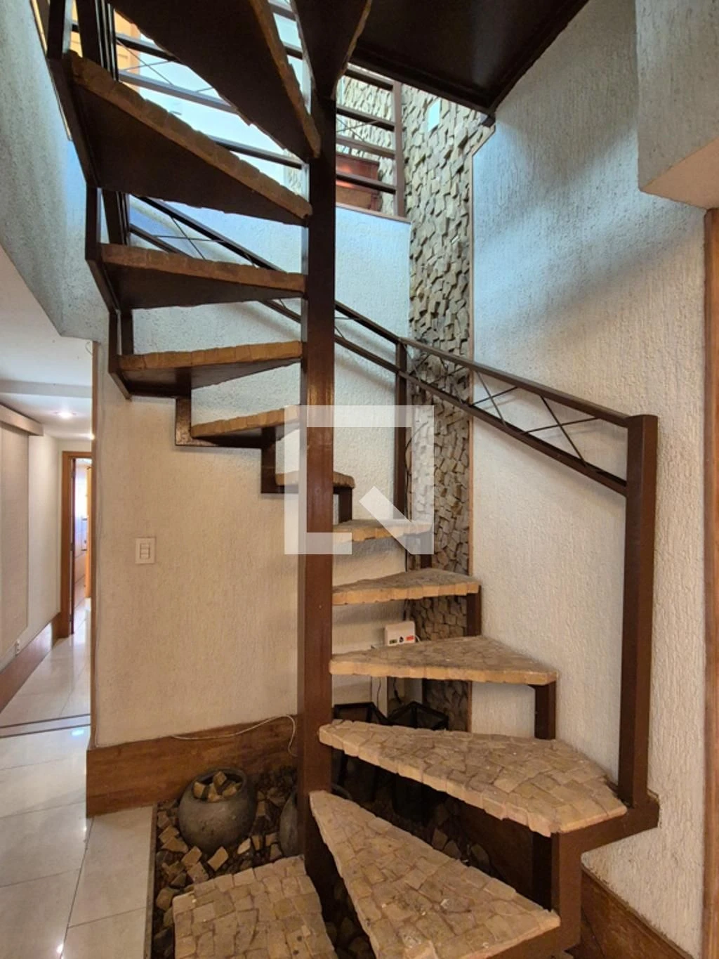 Furnished apartment with 5 en-suite bedrooms and terrace — photo 39