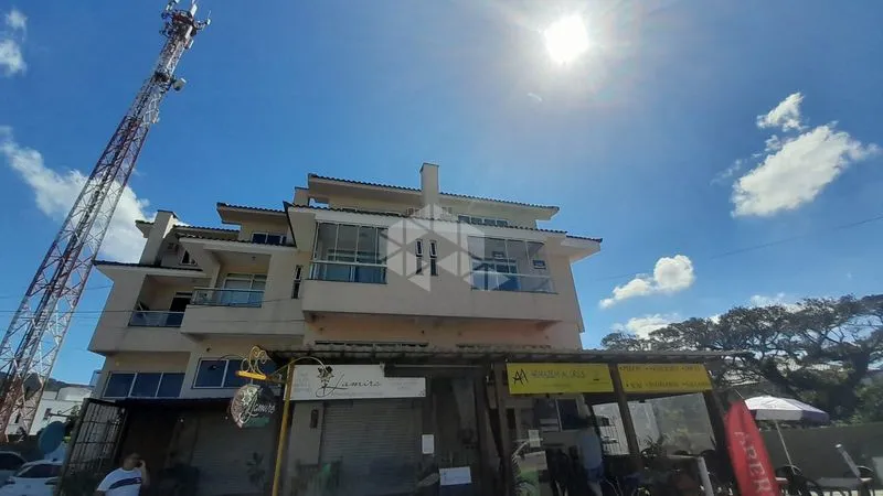 80 m² apartment with 2 bedrooms and a balcony