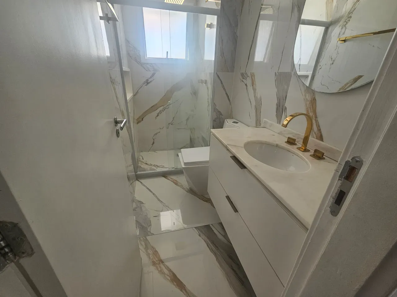 Apartamento com 5 quartos e 5 banheiros em 215 m² — photo 17