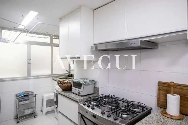 Furnished apartment with 3 bedrooms and a balcony — photo 10
