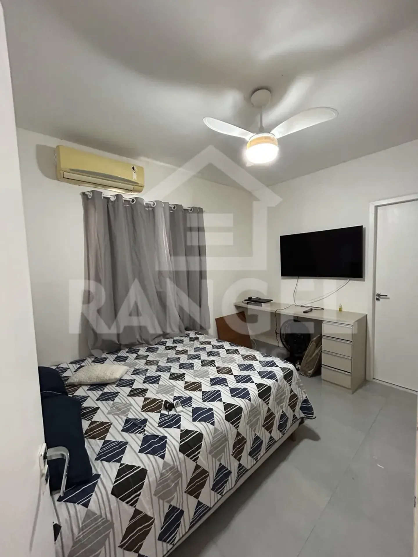 3-bedroom house with a home office — photo 4