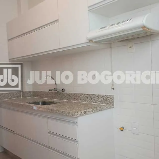 Floor-to-ceiling windows in a 2-bedroom apartment, 80 m² — photo 7
