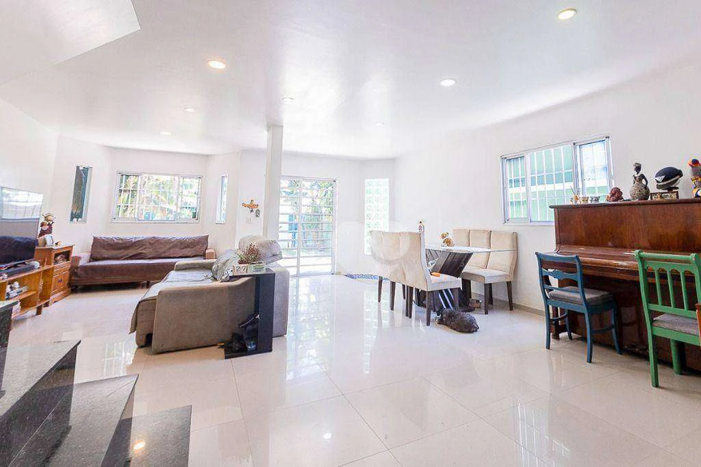 Furnished triplex house with 4 bedrooms and 370 m² — photo 2