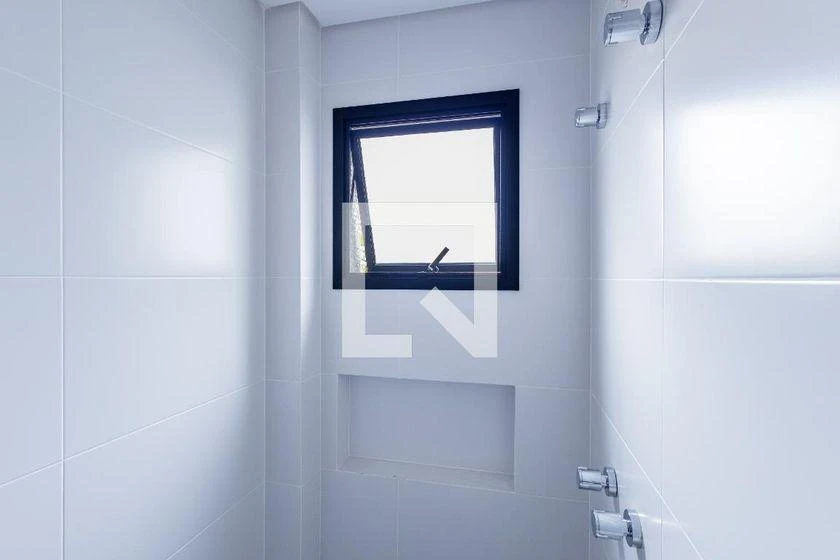 Balcony with a grill in a one-bedroom apartment, 35 m² — photo 21