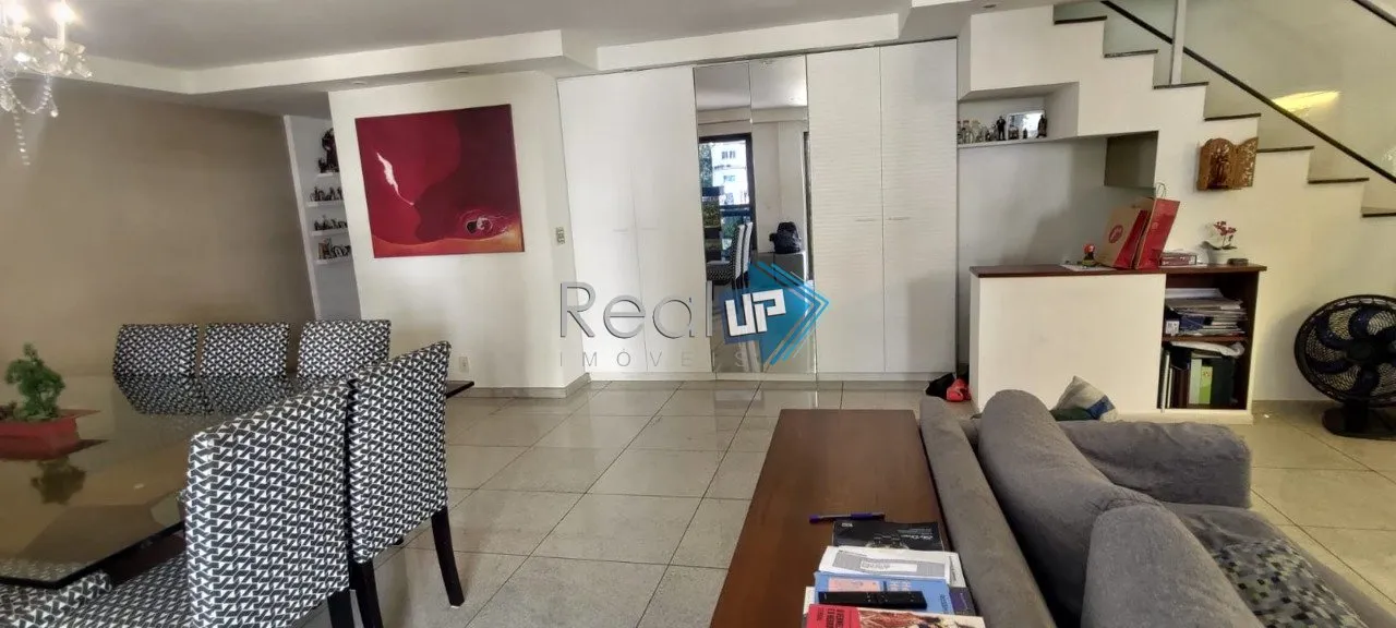 Unfurnished apartment with 3 bedrooms and a glazed balcony — photo 8
