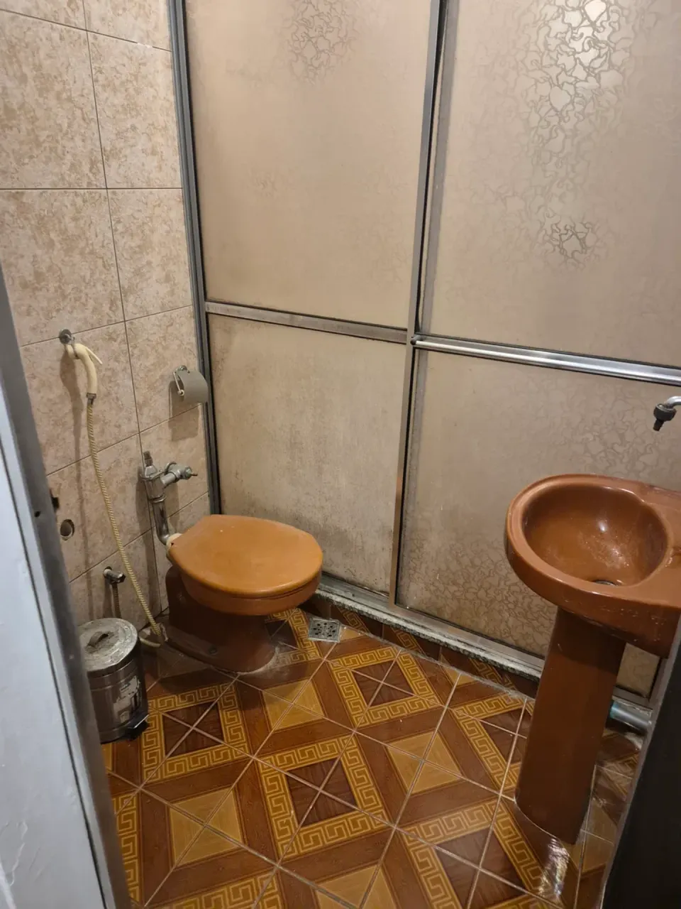1-bedroom apartment with separate enclosed kitchen — photo 2