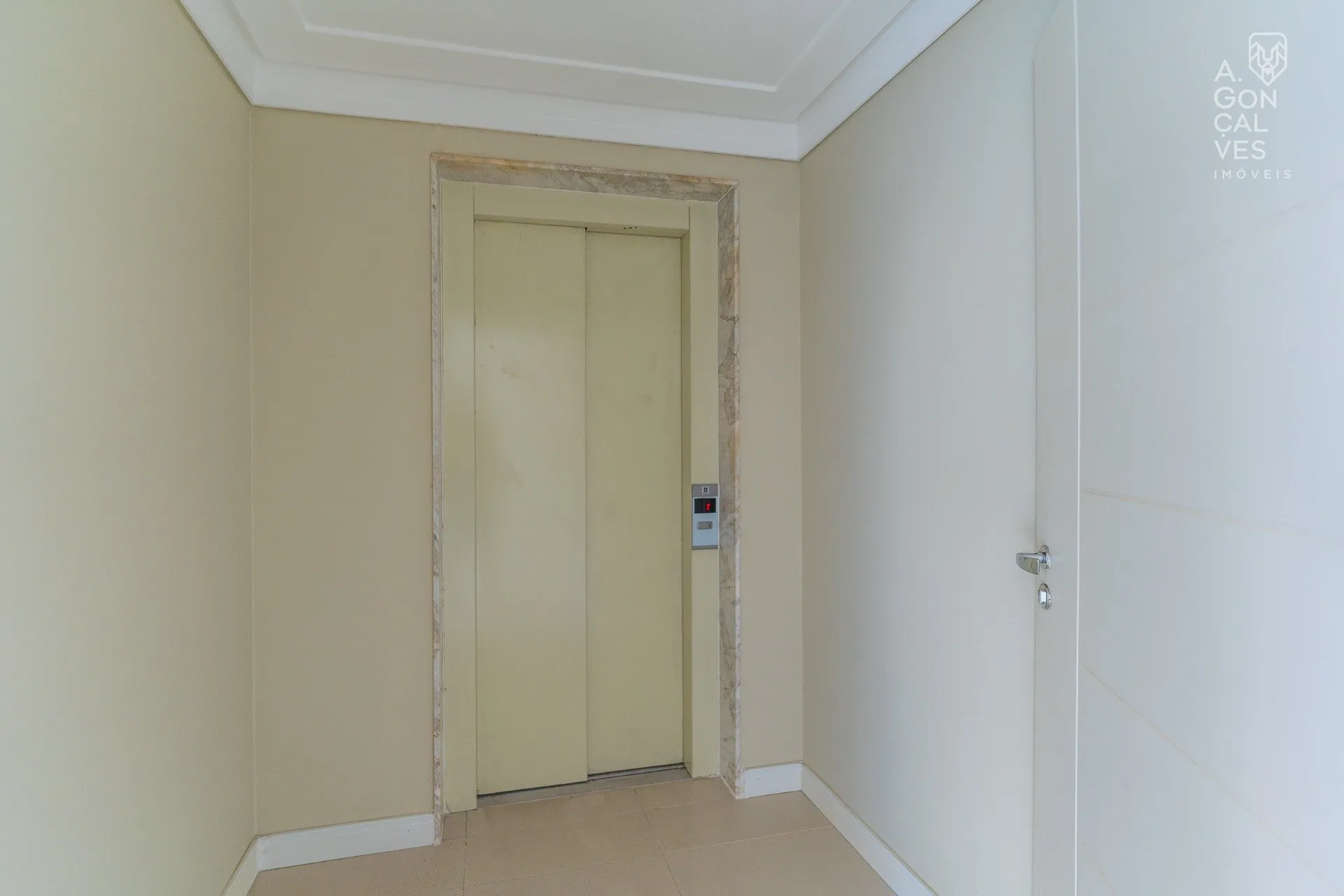 4-bedroom apartment with balcony and 3 parking spaces — photo 16