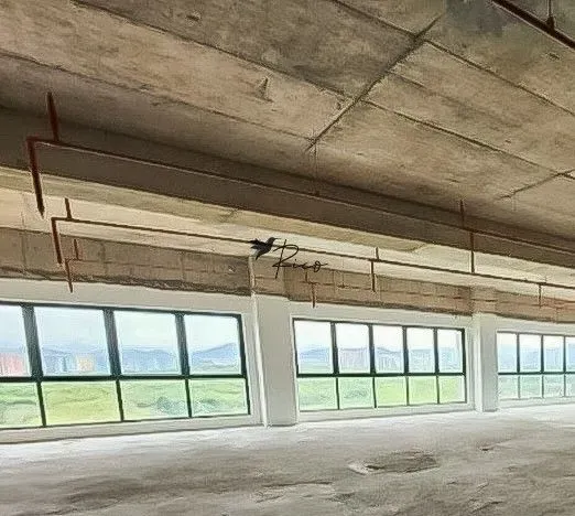 Unfurnished 1-bedroom apartment with floor-to-ceiling windows — photo 15