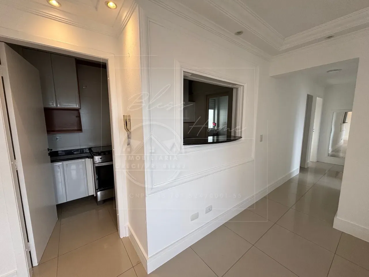 3-bedroom apartment with a closed kitchen and 2 bathrooms — photo 3