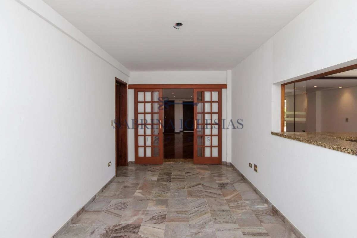 4-bedroom house with a grill on the balcony in Curitiba — photo 34
