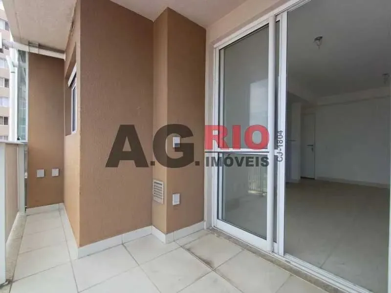3-bedroom rental apartment with balcony and views — photo 9
